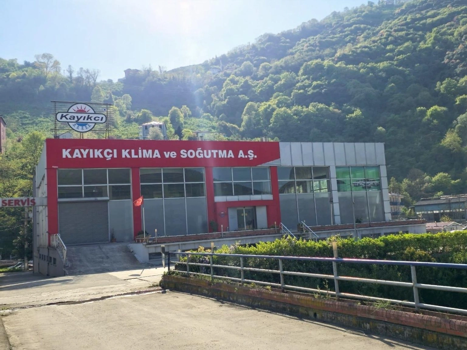 Toplantı ve ekip görseli 1